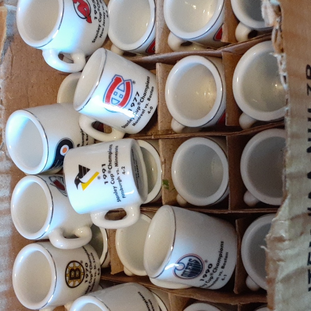 26PC NHL Mini Mugs